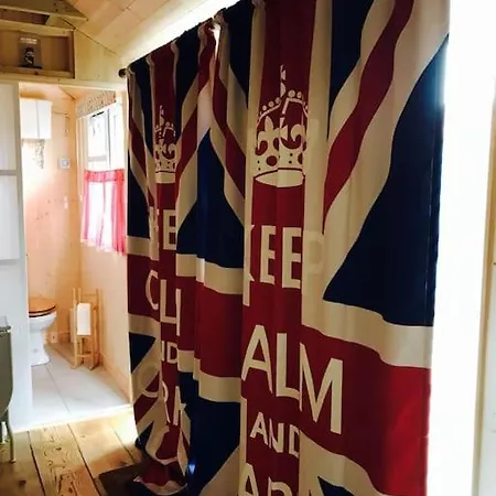 Cosy Private Cabin With Parking In Good Location Oxford Exterior photo