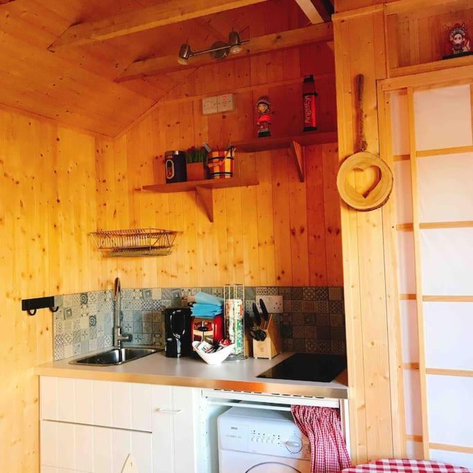 Cosy Private With Parking In Good Location Apartment *