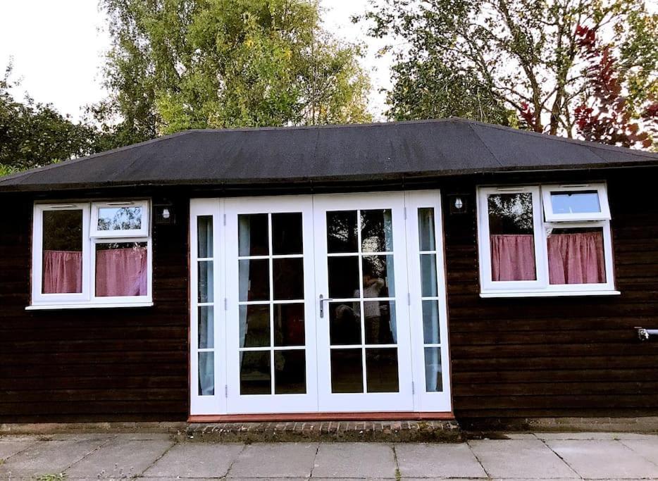 Cosy Private With Parking In Good Location Apartment *