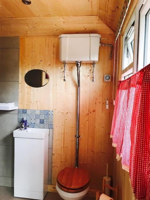 Cosy Private With Parking In Good Location Apartment