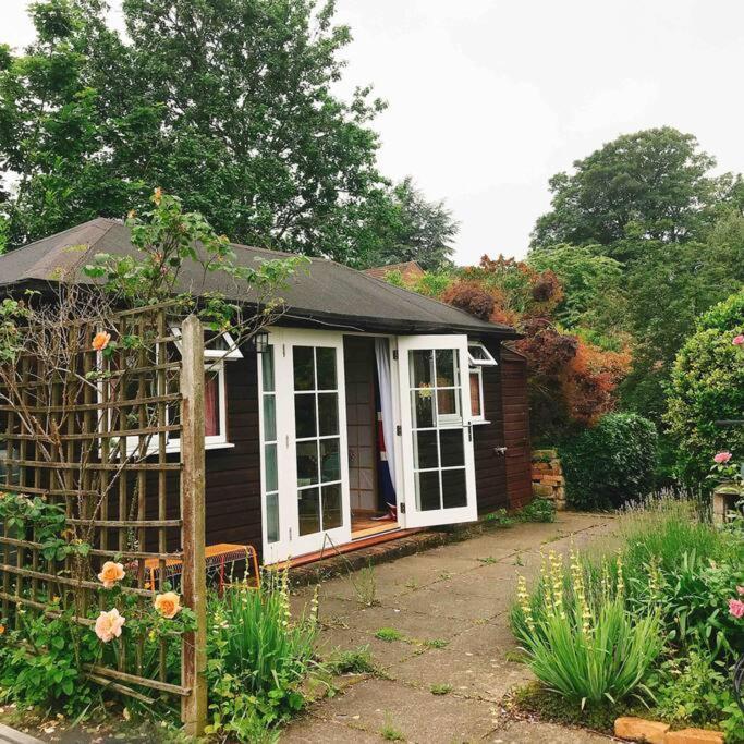 Cosy Private With Parking In Good Location *