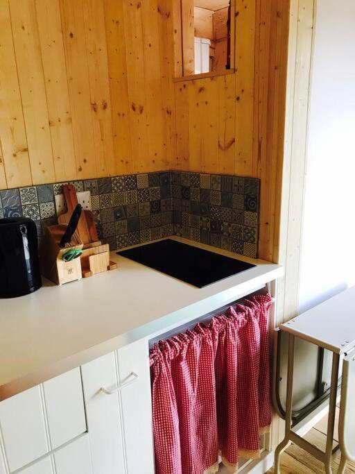 Apartment Cosy Private With Parking In Good Location *